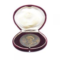 مدال یادبود هفتصدمین سال خواجه نصیر طوسی (با جعبه فابریک) 1335 - محمدرضا شاه