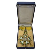 نشان تاج درجه سه 1332 (با جعبه و روبان) - AU - احمد شاه