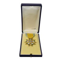 نشان تاج درجه پنج 1332 (با جعبه و روبان فابریک) - UNC - احمد شاه