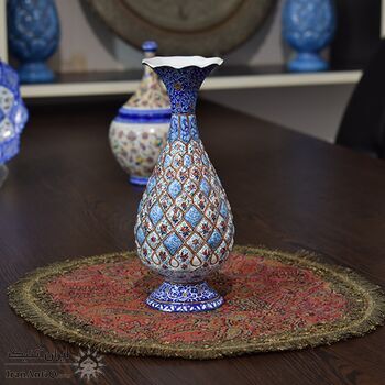گلدان میناکاری طرح اسلیمی و ختایی - 20 سانتی در چیدمان