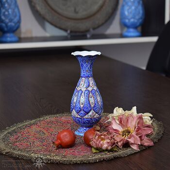 گلدان میناکاری طرح اسلیمی و ختایی - 15 سانتی در چیدمان