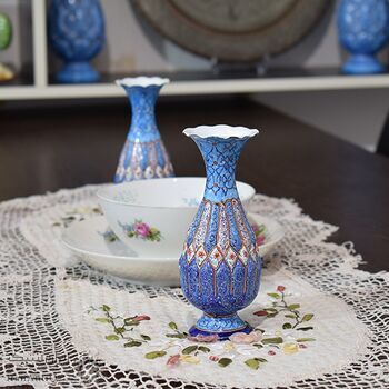 گلدان میناکاری طرح اسلیمی و ختایی - 15 سانتی در چیدمان