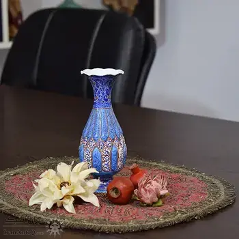 گلدان میناکاری طرح اسلیمی و ختایی - 15 سانتی در چیدمان
