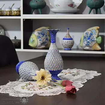 گلدان میناکاری طرح اسلیمی و ختایی - 25 سانتی در چیدمان