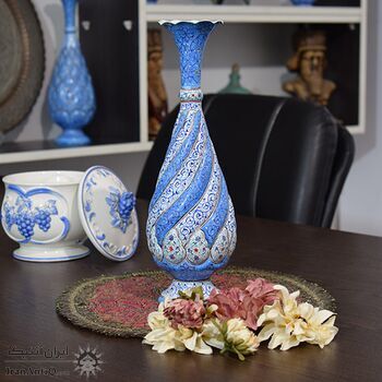گلدان میناکاری طرح اسلیمی و ختایی - 30 سانتی در چیدمان گلدان میناکاری طرح اسلیمی و ختایی - 30 سانتی در چیدمان