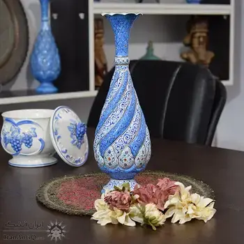 گلدان میناکاری طرح اسلیمی و ختایی - 30 سانتی در چیدمان