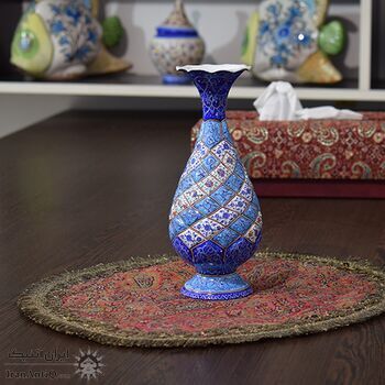 گلدان میناکاری طرح اسلیمی و ختایی - 20 سانتی در چیدمان گلدان میناکاری طرح اسلیمی و ختایی - 20 سانتی در چیدمان