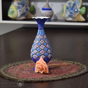 گلدان میناکاری طرح اسلیمی و ختایی - 20 سانتی در چیدمان