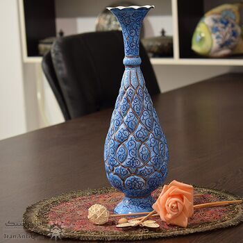 گلدان میناکاری طرح اسلیمی و ختایی - 30 سانتی در چیدمان گلدان میناکاری طرح اسلیمی و ختایی - 30 سانتی در چیدمان