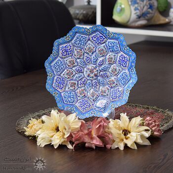 بشقاب میناکاری طرح اسلیمی و ختایی - 20 سانتی در چیدمان