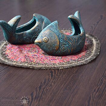 ظرف سفالی پتینه مدل ماهی دم کج در چیدمان