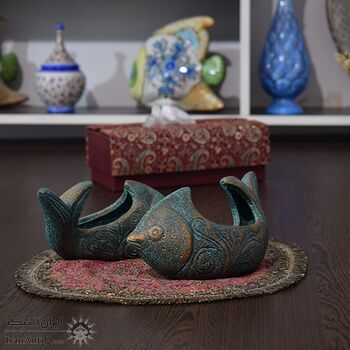 ظرف سفالی پتینه مدل ماهی دم کج در چیدمان