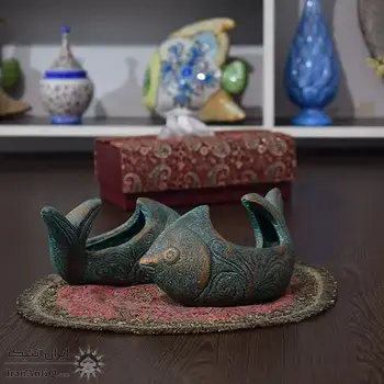 ظرف سفالی پتینه مدل ماهی دم کج در چیدمان
