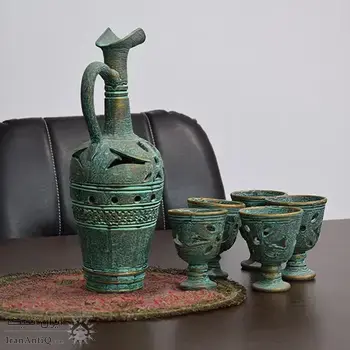 پارچ و لیوان سفالی پتینه مشبک در چیدمان