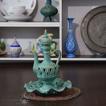 آفتابه و لگن سفالی پتینه مشبک در چیدمان