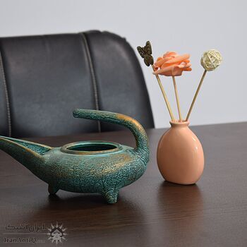 چراغ پیه سوز سفالی پتینه در چیدمان