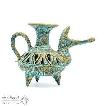 کوزه سه پایه مشبک سفالی پتینه
