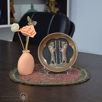 بشقاب قلمزنی طرح هخامشی - 15 سانتی در چیدمان