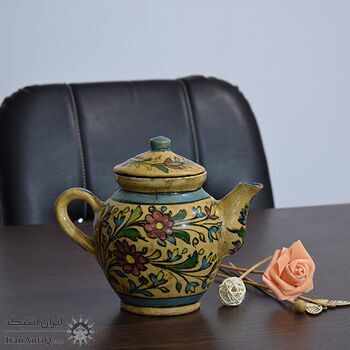 قوری سفالی لعابی در چیدمان