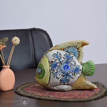 مجسمه ماهی سفالی لعابی در چیدمان مجسمه ماهی سفالی لعابی در چیدمان