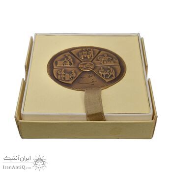 مدال برنز انقلاب سفید 1346 (با جعبه فابریک) - UNC - محمد رضا شاه