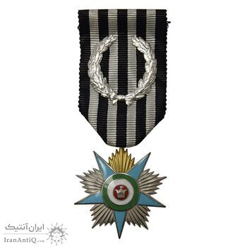 نشان افتخار درجه 2 (با جعبه فابریک) - UNC - محمدرضا شاه نشان افتخار درجه 2 (با جعبه فابریک) - UNC - محمدرضا شاه