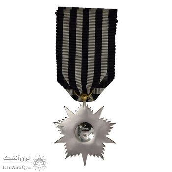 نشان افتخار درجه 2 (با جعبه فابریک) - UNC - محمدرضا شاه نشان افتخار درجه 2 (با جعبه فابریک) - UNC - محمدرضا شاه