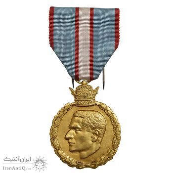 مدال یادبود 28 مرداد 1332 (با روبان و جعبه فابریک) - UNC - محمدرضا شاه مدال یادبود 28 مرداد 1332 (با روبان و جعبه فابریک) - UNC - محمدرضا شاه