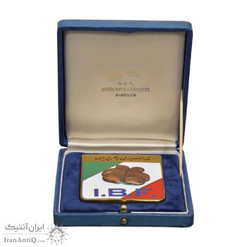 نشان فدراسیون بوکس ایران (با جعبه فابریک) - UNC - محمد رضا شاه