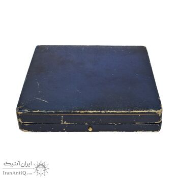 مدال یادبود وزارت فرهنگ و شورای آموزشگاههای کشور (با جعبه فابریک) - AU - محمدرضا شاه