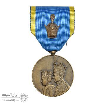 مدال برنز آویزی تاجگذاری 1346 (روز) با جعبه فابریک - UNC - محمد رضا شاه