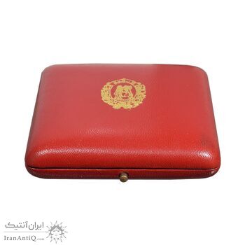 مدال طلا جشن تاجگذاری 1347 (25 گرمی با جعبه فابریک) - UNC - محمد رضا شاه