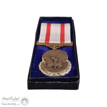 نشان انجمن ملی تربیت بدنی ایران 1330 (با جعبه فابریک) - UNC - محمد رضا شاه