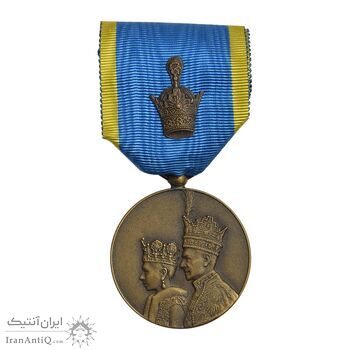 مدال برنز آویزی تاجگذاری 1346 (روز) با جعبه فابریک - UNC - محمد رضا شاه