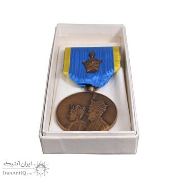 مدال برنز آویزی تاجگذاری 1346 (روز) با جعبه فابریک - UNC - محمد رضا شاه