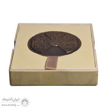 مدال برنز انقلاب سفید 1346 (با جعبه فابریک) - UNC - محمد رضا شاه