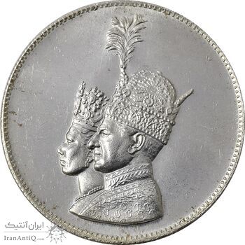 مدال یادبود نقره جشن تاجگذاری 1346 - UNC - محمد رضا شاه