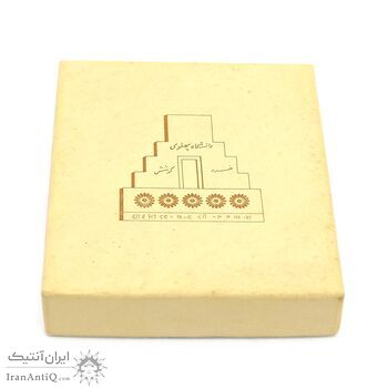 مدال برنز انقلاب سفید 1346 (با جعبه) - UNC - محمد رضا شاه