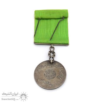 مدال نقره بپاداش خدمت (با جعبه و روبان فابریک) - UNC - رضا شاه