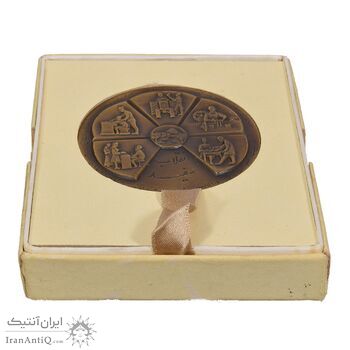 مدال برنز انقلاب سفید 1346 (با جعبه) - UNC - محمد رضا شاه