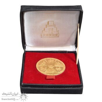 مدال طلا انقلاب سفید 1346 (با جعبه فابریک) - UNC - محمد رضا شاه