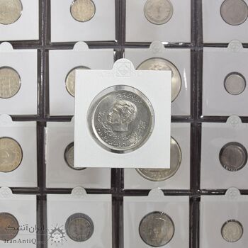 سکه 20 ریال 1357 (دو کله) - MS64 - محمد رضا شاه سکه 20 ریال 1357 (دو کله) - MS64 - محمد رضا شاه