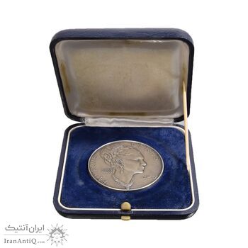 مدال یادبود فرح پهلوی FAO (با جعبه فابریک) - محمدرضا شاه