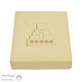 مدال برنز انقلاب سفید 1346 (با جعبه) - UNC - محمد رضا شاه مدال برنز انقلاب سفید 1346 (با جعبه) - UNC - محمد رضا شاه