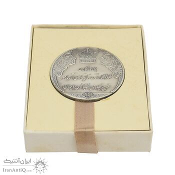 مدال نقره انقلاب سفید 1346 (با جعبه) - UNC - محمد رضا شاه