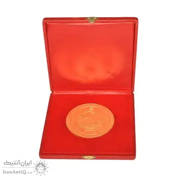 مدال طلا 150 گرمی صدمین سالگرد زادروز رضاشاه 2536 (با جعبه فابریک) - PF63 - محمد رضا شاه