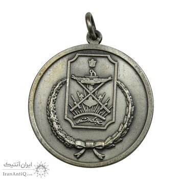 مدال آویز ستاد ارتشتاران (کماندار) نقره ای - AU - محمدرضا شاه مدال آویز ستاد ارتشتاران (کماندار) نقره ای - AU - محمدرضا شاه