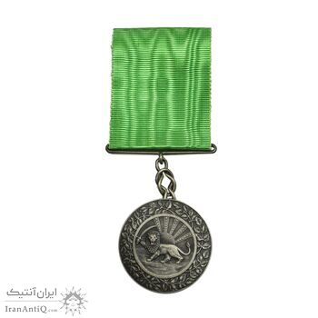 مدال نقره بپاداش خدمت (با جعبه و روبان فابریک) - UNC - رضا شاه