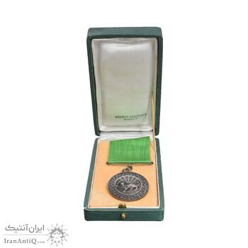 مدال نقره بپاداش خدمت (با جعبه و روبان فابریک) - UNC - رضا شاه