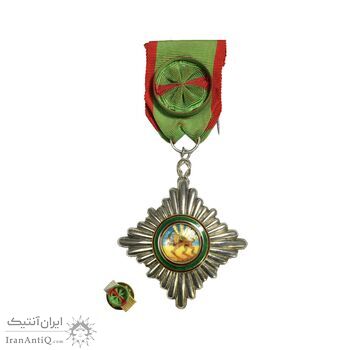نشان همایونی درجه چهار (با جعبه و روبان فابریک) - AU - رضا شاه